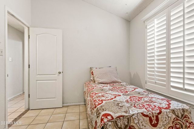 877 MONDEL PINE Place, El Paso, TX 79907