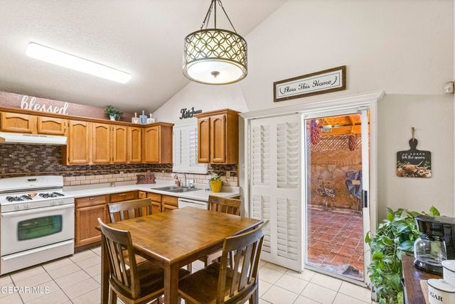 877 MONDEL PINE Place, El Paso, TX 79907