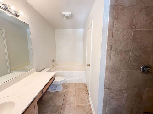 10740 Southern Trace Cir, Flint, TX 75762