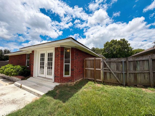 10740 Southern Trace Cir, Flint, TX 75762