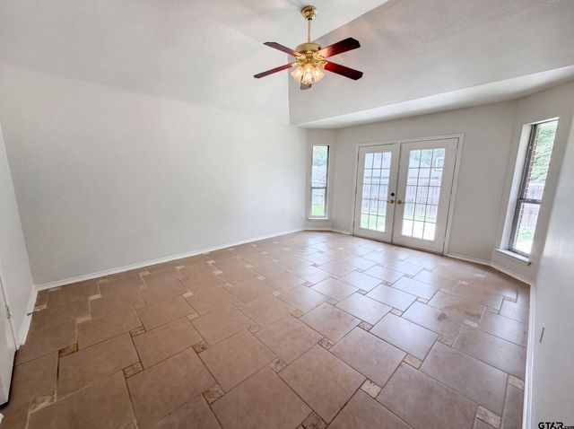 10740 Southern Trace Cir, Flint, TX 75762