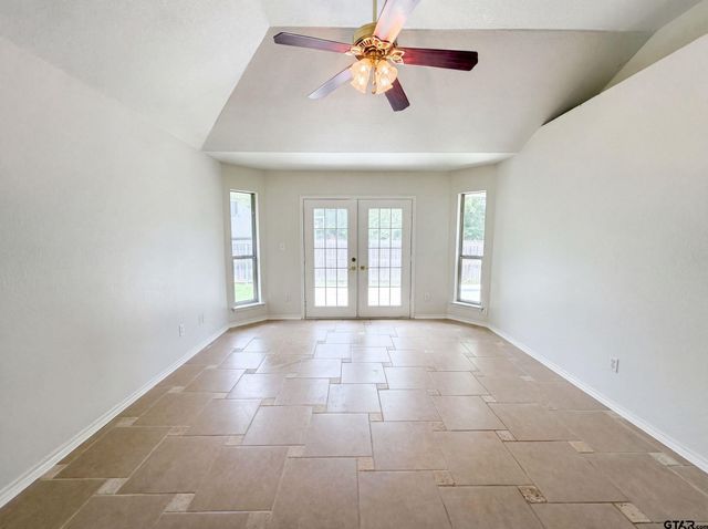 10740 Southern Trace Cir, Flint, TX 75762