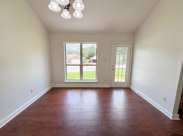 10740 Southern Trace Cir, Flint, TX 75762