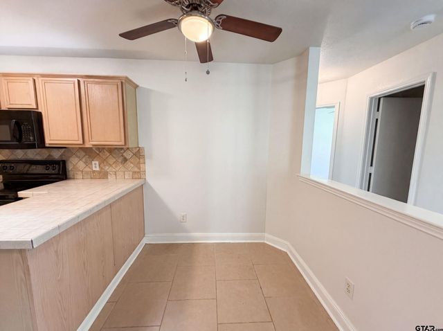 10740 Southern Trace Cir, Flint, TX 75762