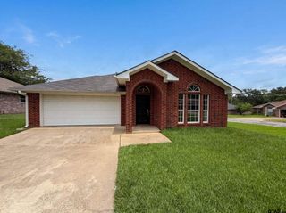 10740 Southern Trace Cir, Flint, TX 75762