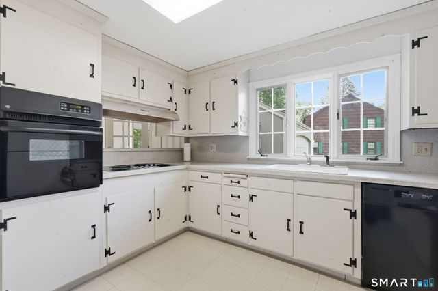 53 Woodridge Circle, West Hartford, CT 06107