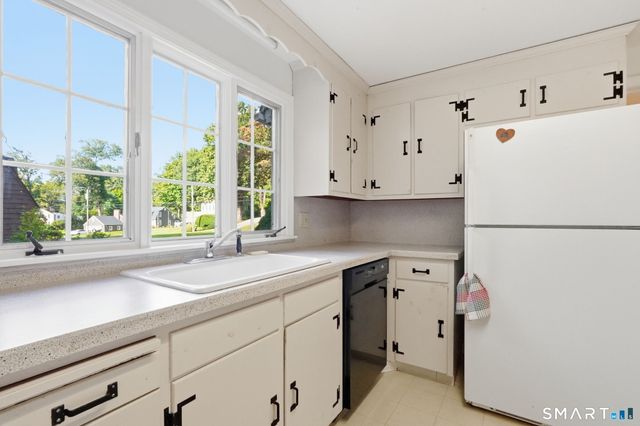 53 Woodridge Circle, West Hartford, CT 06107