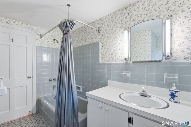 53 Woodridge Circle, West Hartford, CT 06107