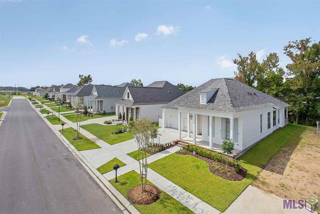 5 Oakland Crossing Blvd, Prairieville, LA 70769