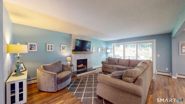 22 Canterbury Lane, Farmington, CT 06085