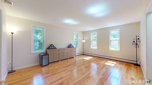 22 Canterbury Lane, Farmington, CT 06085