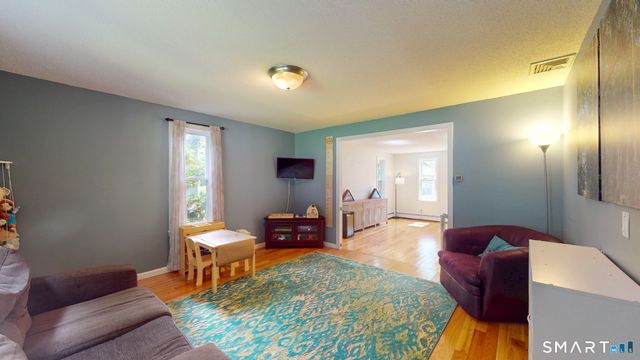 22 Canterbury Lane, Farmington, CT 06085