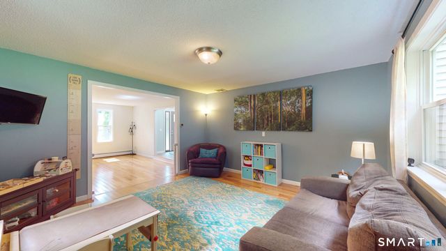 22 Canterbury Lane, Farmington, CT 06085
