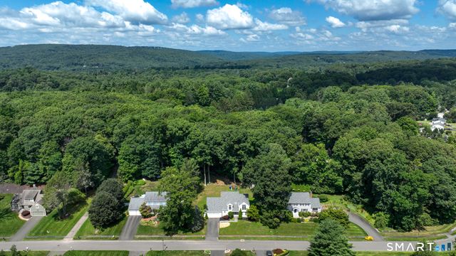 22 Canterbury Lane, Farmington, CT 06085