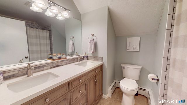 22 Canterbury Lane, Farmington, CT 06085
