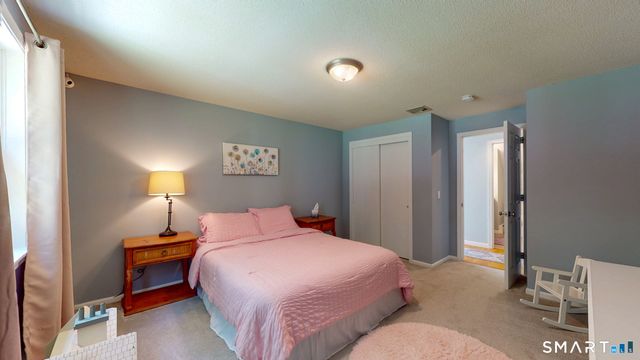 22 Canterbury Lane, Farmington, CT 06085