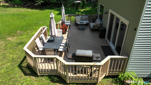 22 Canterbury Lane, Farmington, CT 06085