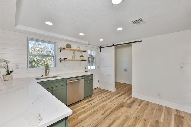 18711 RED BIRD LANE, Lithia, FL 33547