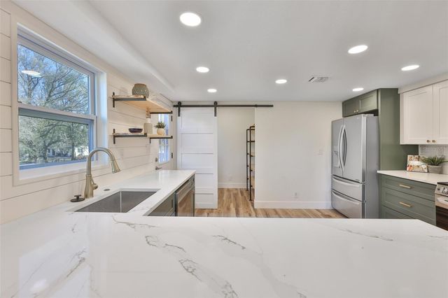 18711 RED BIRD LANE, Lithia, FL 33547