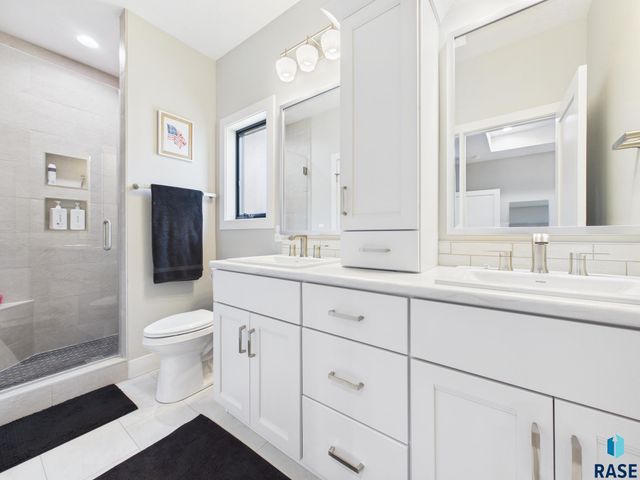 5408 E 64th St Street, Sioux Falls, SD 57108