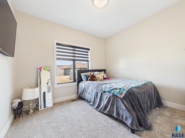 5408 E 64th St Street, Sioux Falls, SD 57108