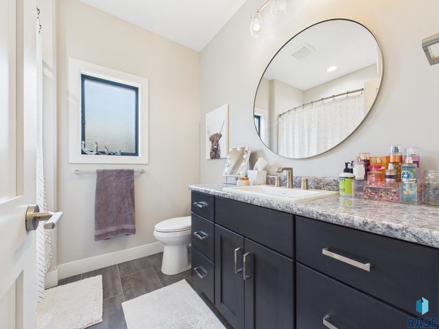 5408 E 64th St Street, Sioux Falls, SD 57108