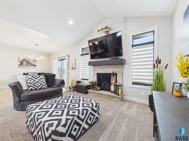 5408 E 64th St Street, Sioux Falls, SD 57108