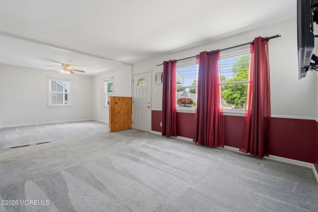 14 Vaughn Avenue, Spotswood, NJ 08884