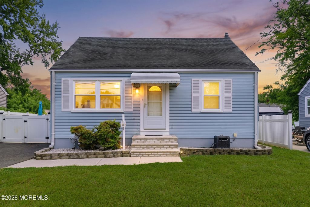 14 Vaughn Avenue, Spotswood, NJ 08884