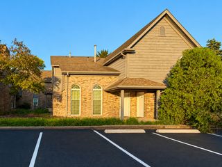 35 Foxcroft Road 107, Naperville, IL 60565