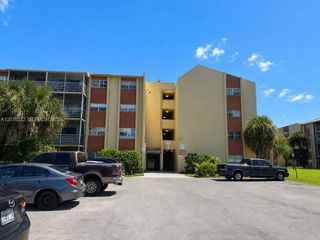3600 NW 21st Street 313, Lauderdale Lakes, FL 33311