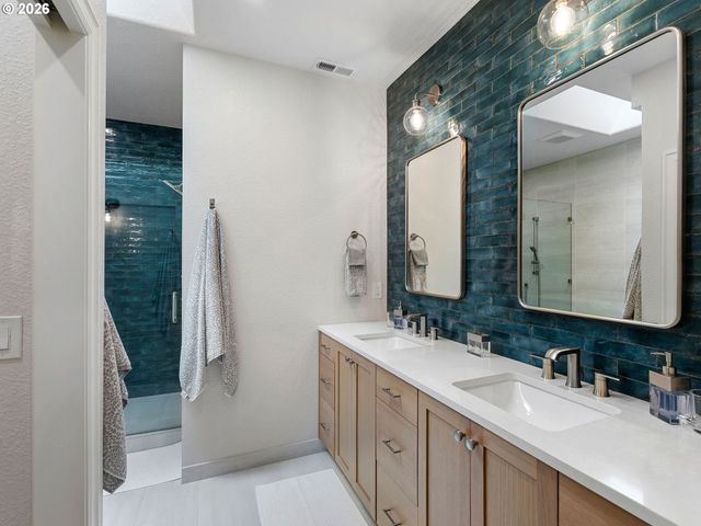 45 AQUINAS St, Lake Oswego, OR 97035