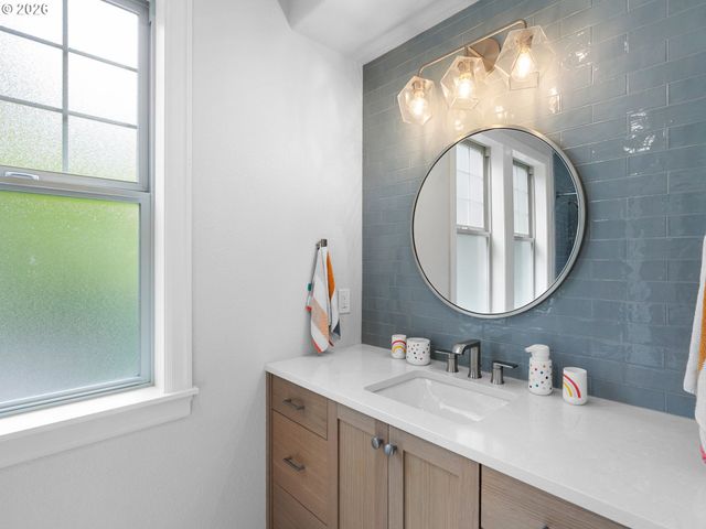 45 AQUINAS St, Lake Oswego, OR 97035