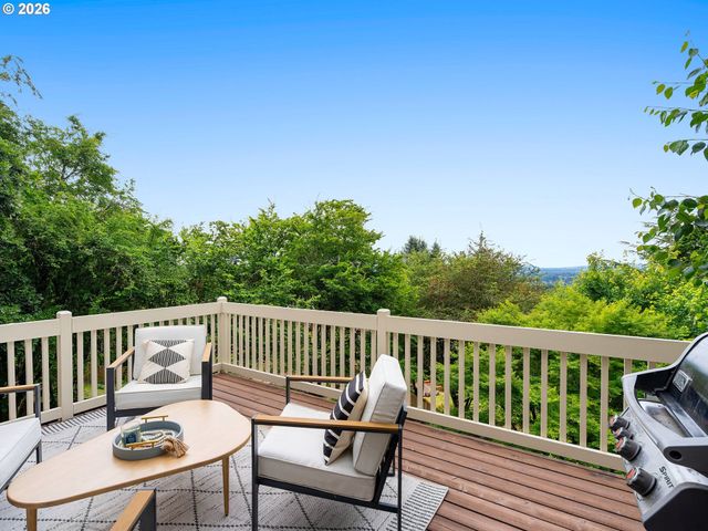 45 AQUINAS St, Lake Oswego, OR 97035