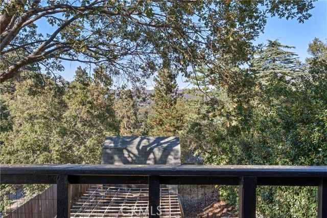 290 Davos Drive, Crestline, CA 92325