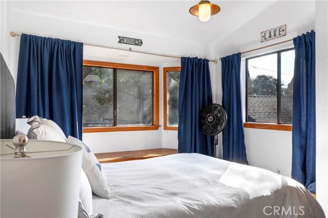 290 Davos Drive, Crestline, CA 92325