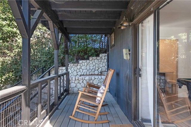 290 Davos Drive, Crestline, CA 92325