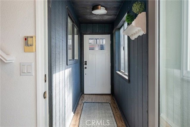 290 Davos Drive, Crestline, CA 92325