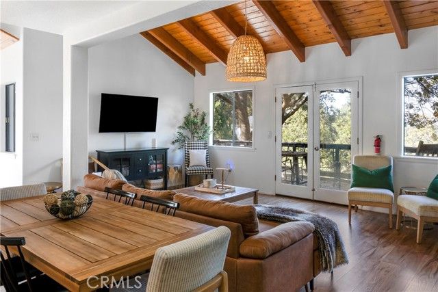 290 Davos Drive, Crestline, CA 92325