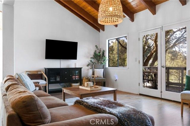 290 Davos Drive, Crestline, CA 92325