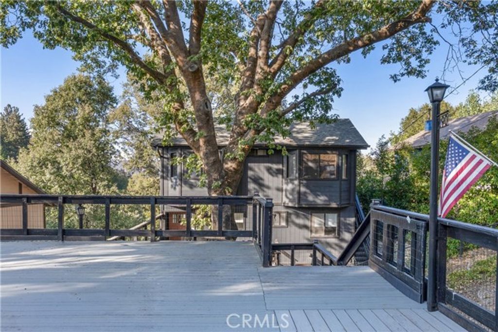 290 Davos Drive, Crestline, CA 92325