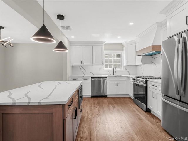 250 Lakeshore Boulevard, Massapequa Park, NY 11762