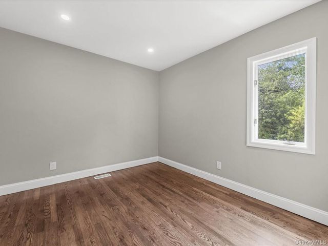 250 Lakeshore Boulevard, Massapequa Park, NY 11762
