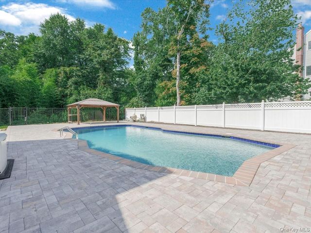 250 Lakeshore Boulevard, Massapequa Park, NY 11762