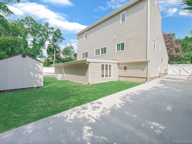 250 Lakeshore Boulevard, Massapequa Park, NY 11762