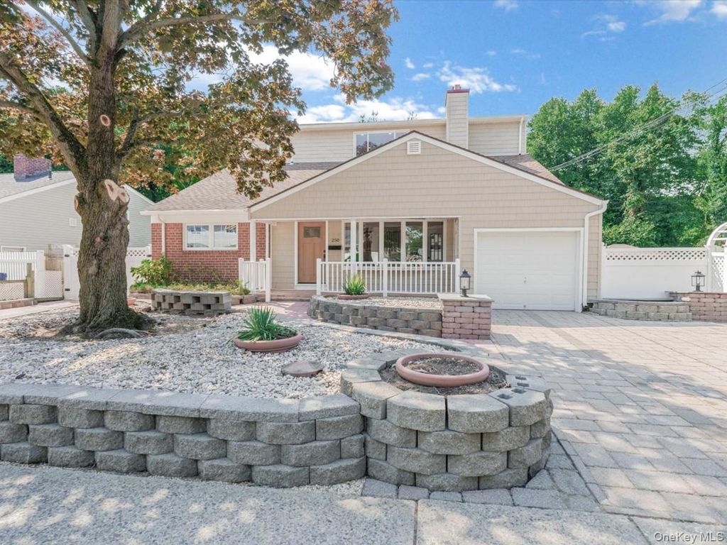 250 Lakeshore Boulevard, Massapequa Park, NY 11762