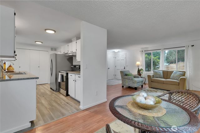 30221 5th Avenue S, Federal Way, WA 98003