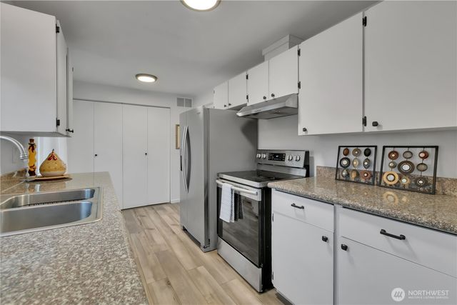 30221 5th Avenue S, Federal Way, WA 98003