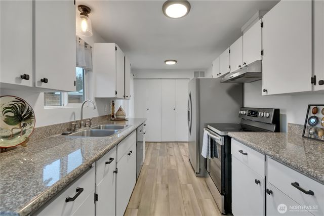 30221 5th Avenue S, Federal Way, WA 98003