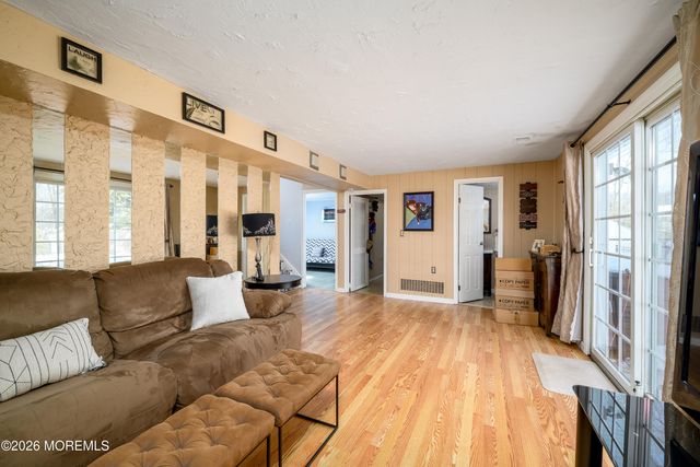 25 Tarrytown Road, Manalapan, NJ 07726